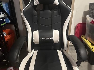 GTRACING Ergonomic GTWD-200 Gaming Chair with Adjustable Pillows