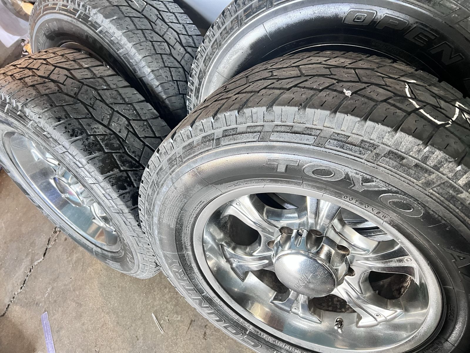 18 MKW Wheels and Tires 8x6.5 Duramax Ram F250