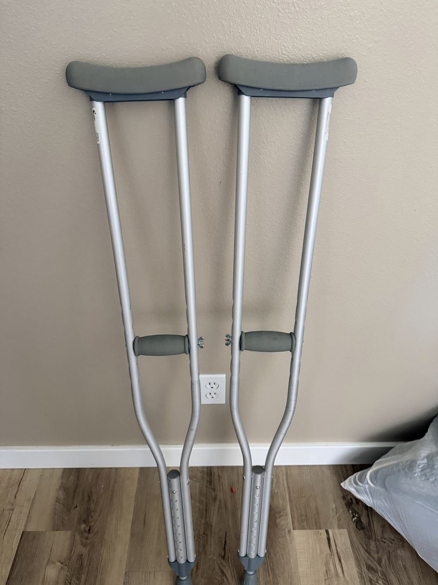 Adjustable Aluminum Crutches with Comfortable Padding