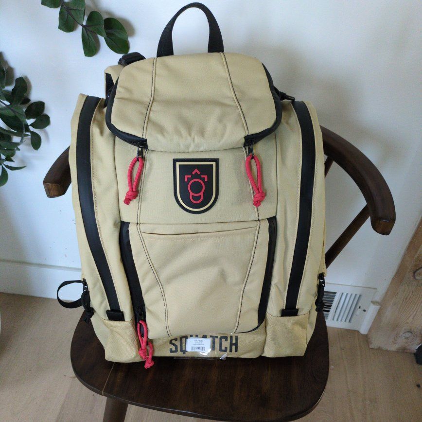 Brand new Squatch Lore 2.0 disc golf bag
