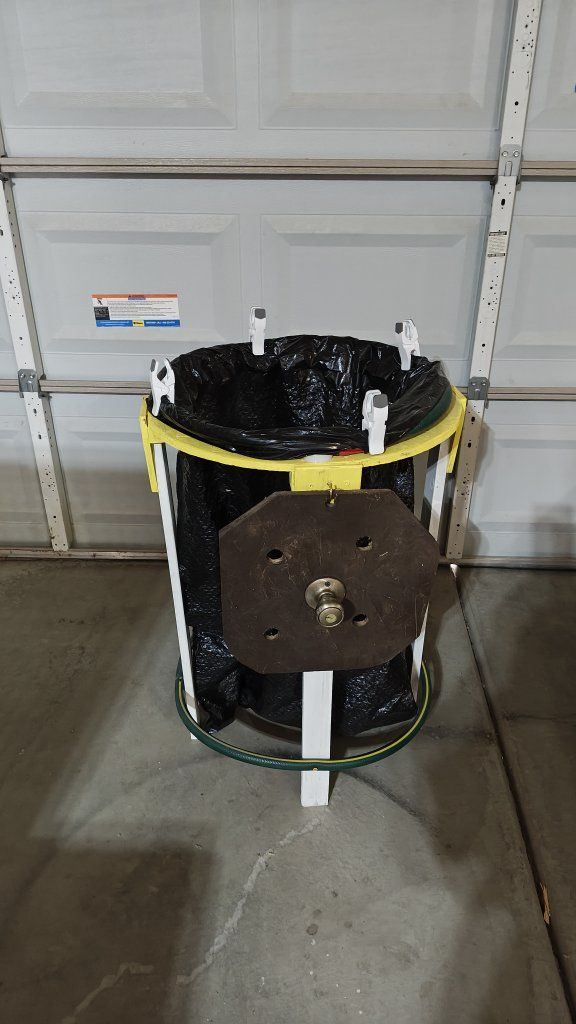 DIY  yard or lawn Leaf or trash bag holder-