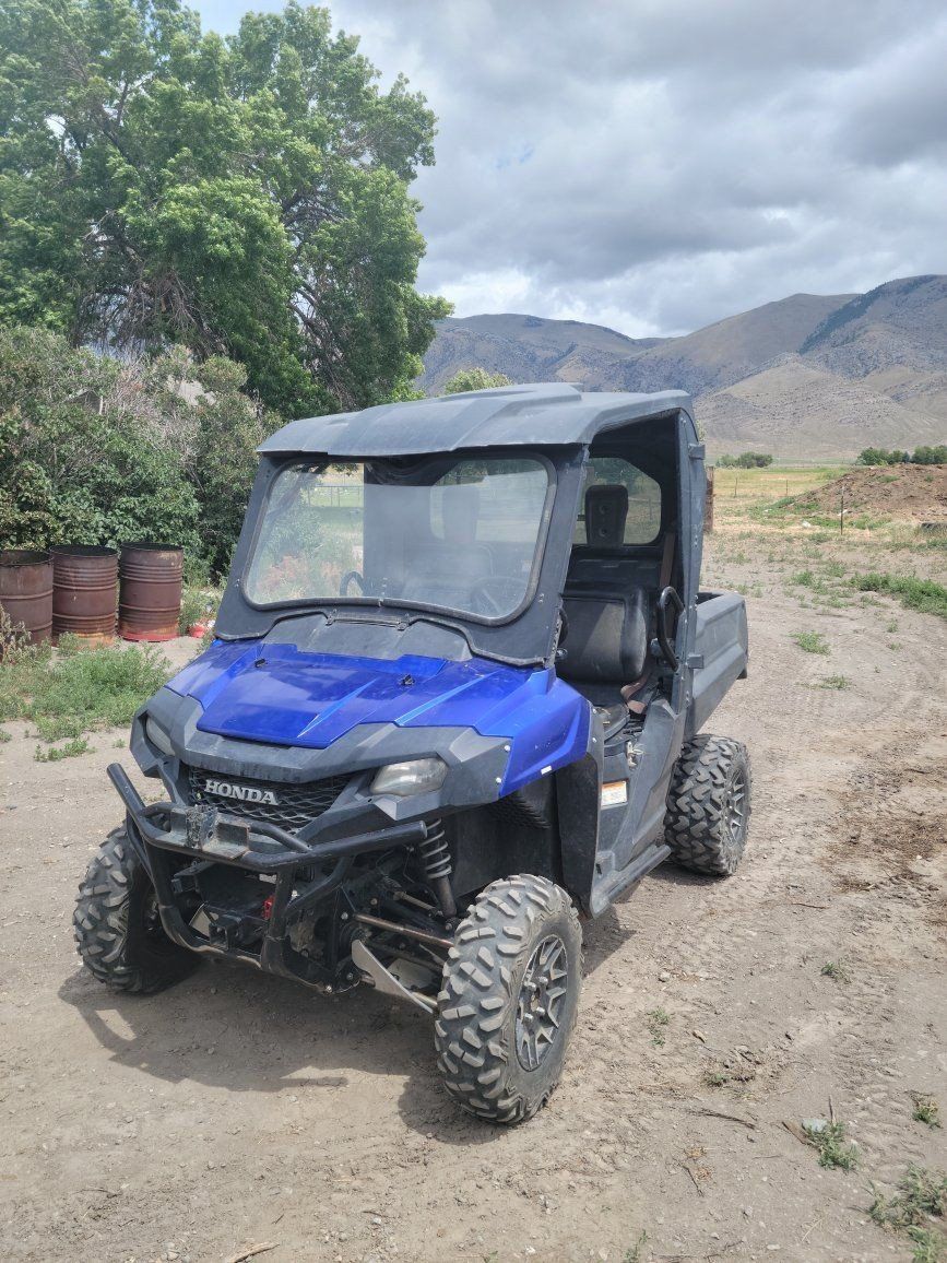 2017 Honda Pioneer 700 Deluxe Side-by-Side UTV - Blue