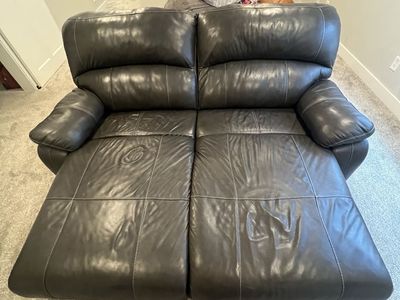 Leather Couch Electric recliners with large chases