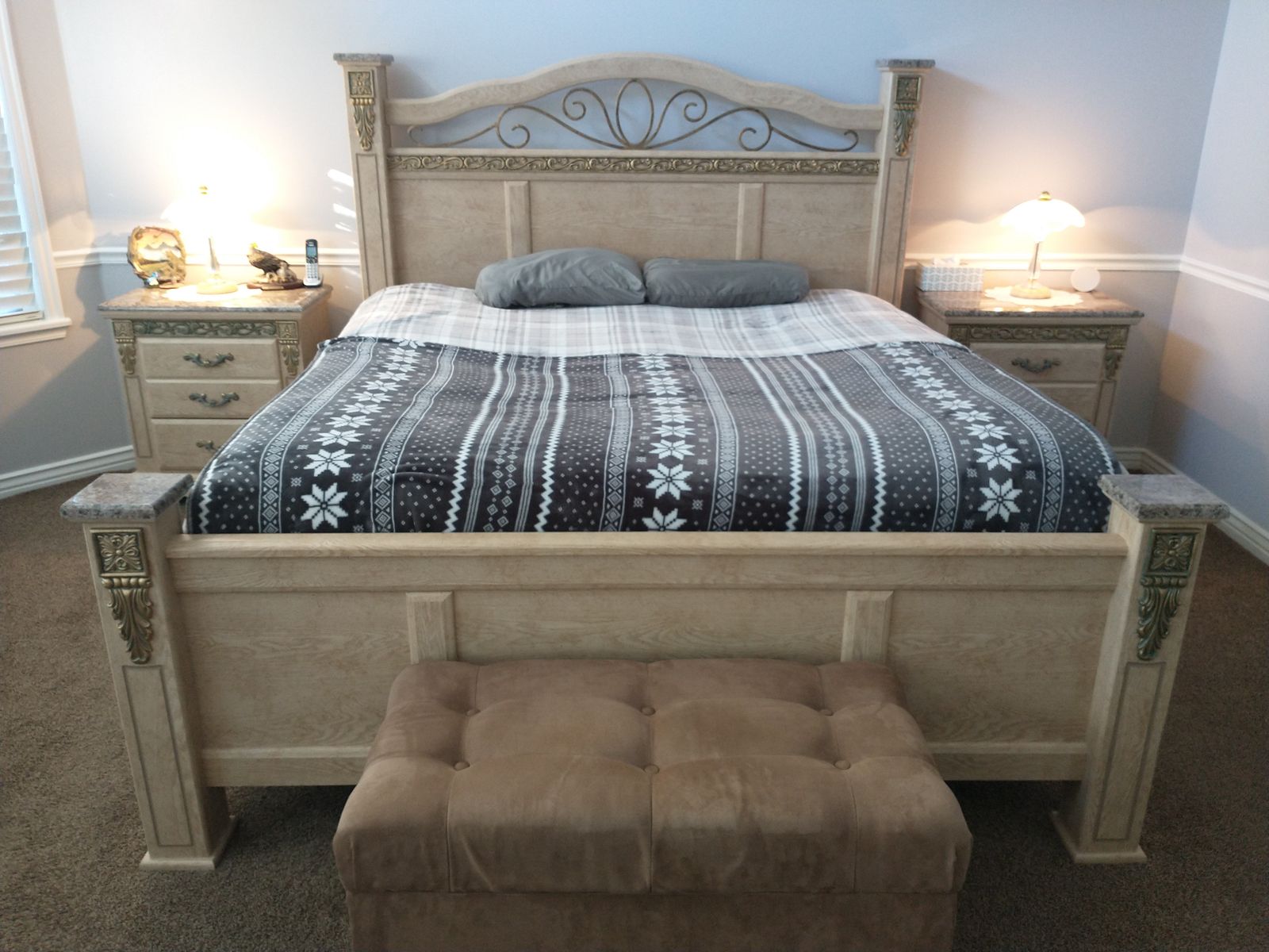 Elegant King Size Bedroom Set - Bed, Dresser with Mirror, 2 Nightstands, Armoire, 5-drawer dresser - Light Wood & Gold Accents