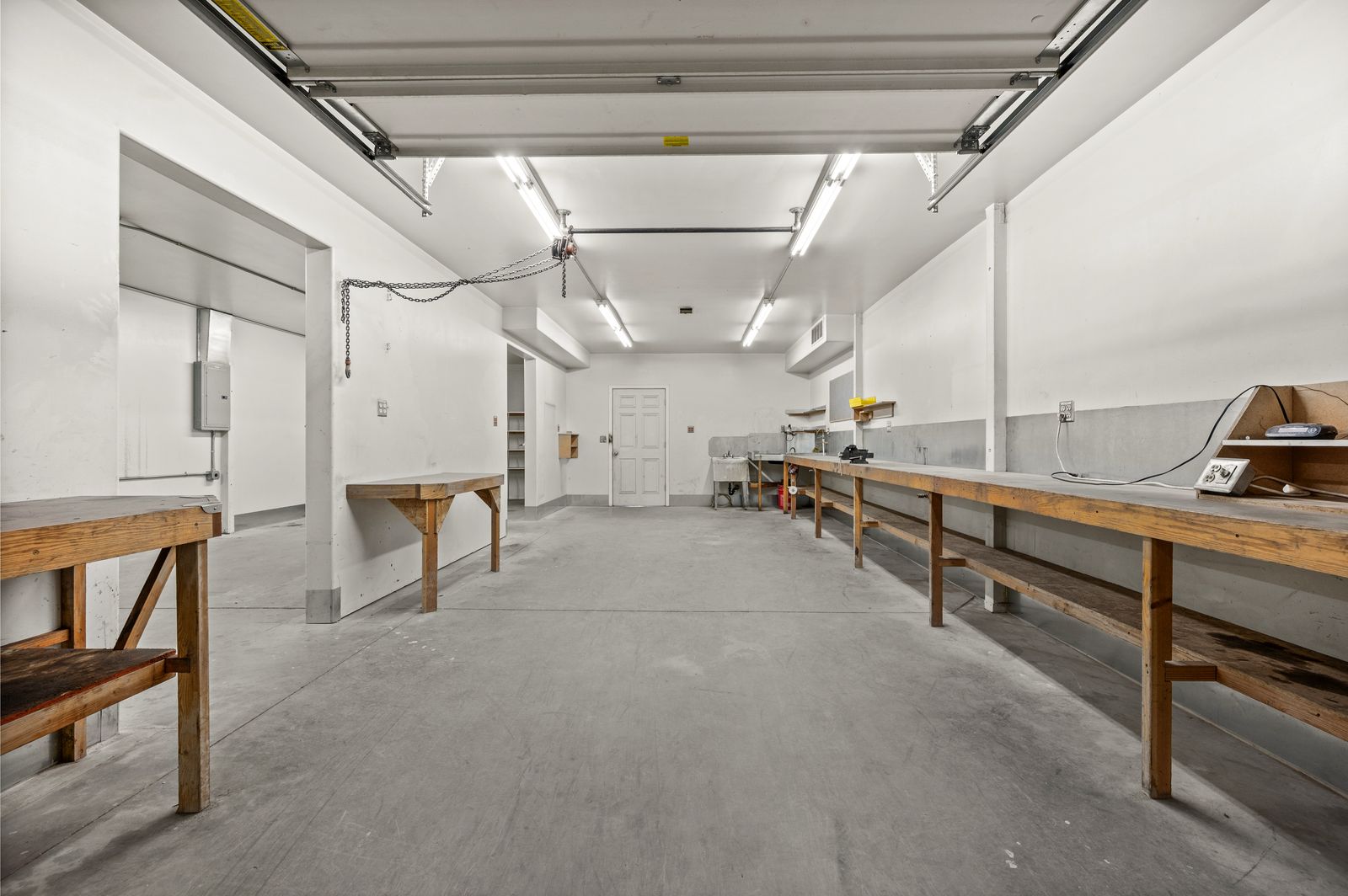 Main image 3