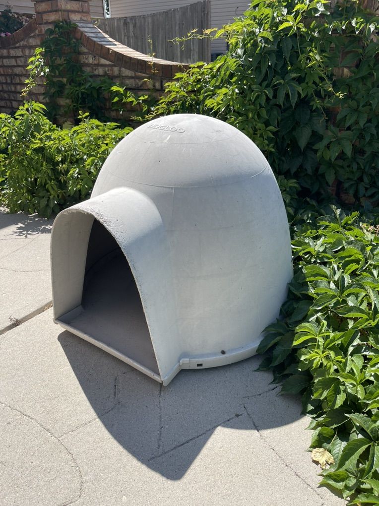 XL Dogloo Pet House