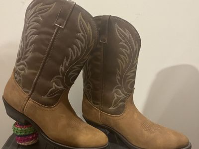 Women’s Laredo cowboy boots size 12M