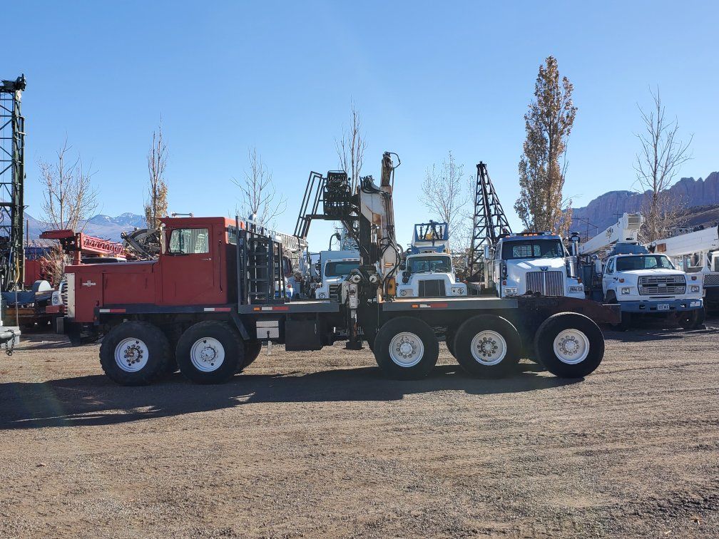 Allwheel drive boom truck