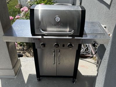 3 burner Char-Broil Grill
