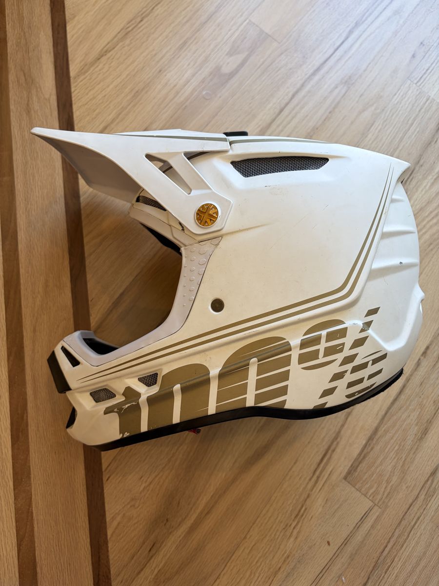 Main image 3