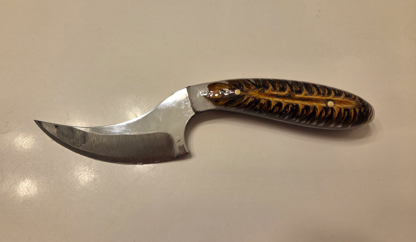 Small skinner style knife with pinecone handle