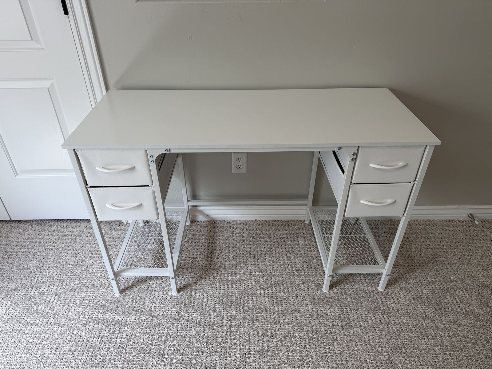 White Desk, Good Condition