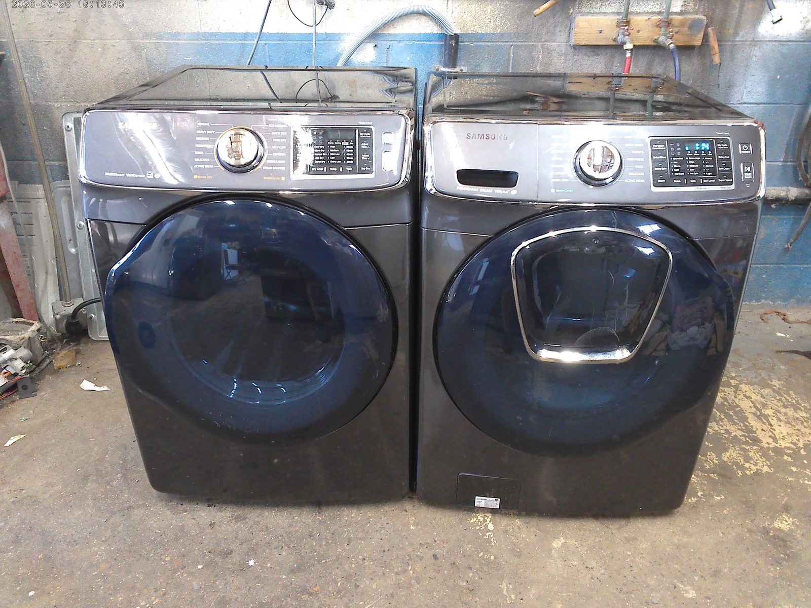 Samsung front load washer with matched electric dryer