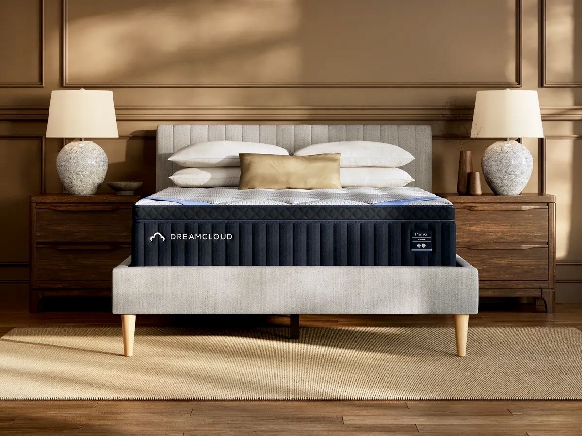 Like New - DreamCloud Premier Hybrid King Mattress