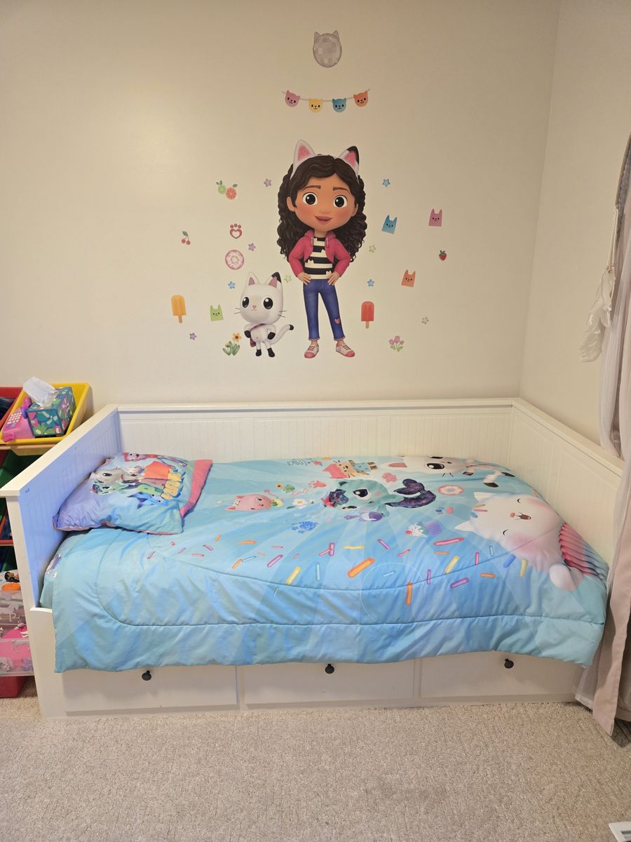 Twin platform bed