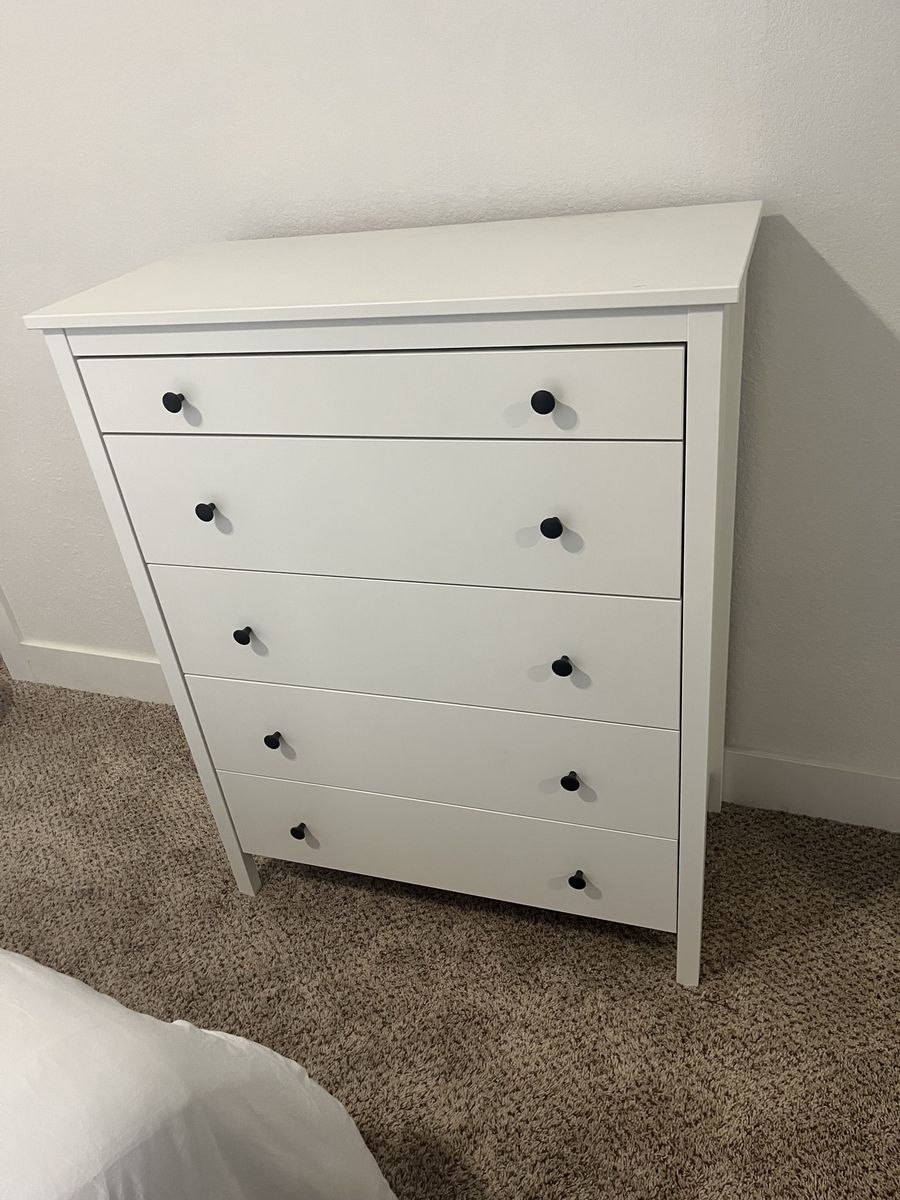 White 5-Drawer Dresser Chest with Black Knobs