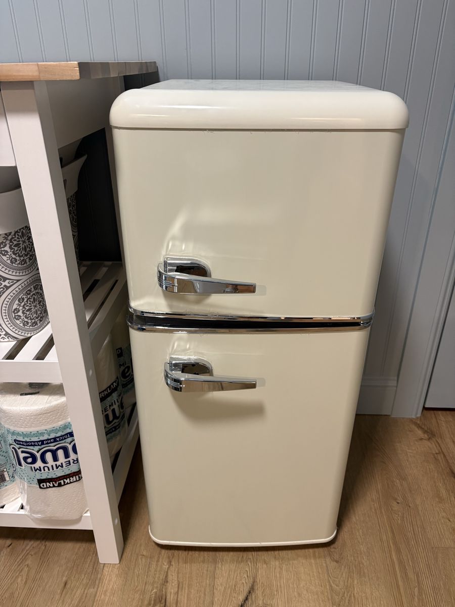 Anypro Retro Mini Fridge