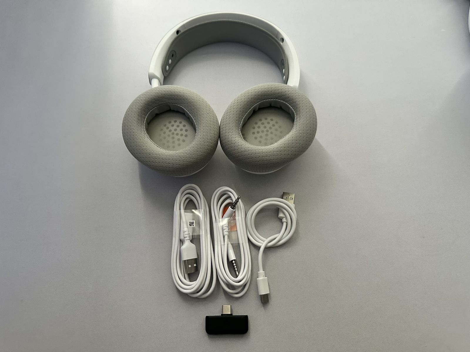 SteelSeries Arctis 7+ Wireless Gaming Headset - White, DTS Headphone:X v2.0, 30-Hour Battery, Retractable Mic