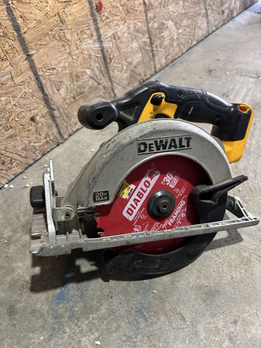 6 1/2 inch Dewalt battery operated skill saw