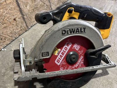 6 1/2 inch Dewalt battery operated skill saw