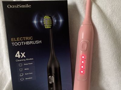 Electric tooth brush 5 brand new heads goes with lot