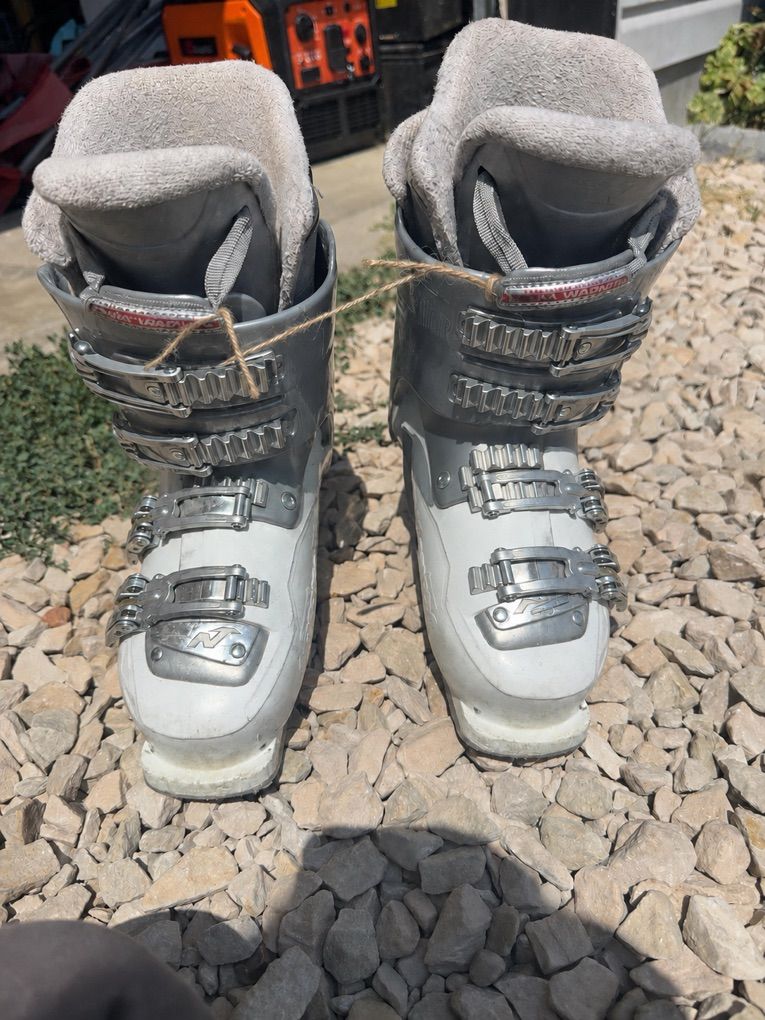 Nordica Alpine Ski Boots Mondo Size 24.0