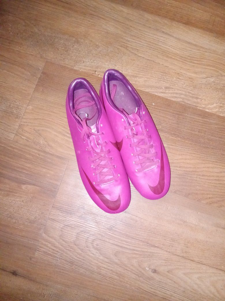 Nike Girls Bright Pink Athletic Cleats - Size 6