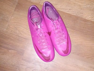 Nike Girls Bright Pink Athletic Cleats - Size 6