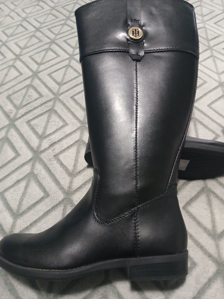 Tommy Hilfiger  women's Boots,Wide Calf 8 Like New