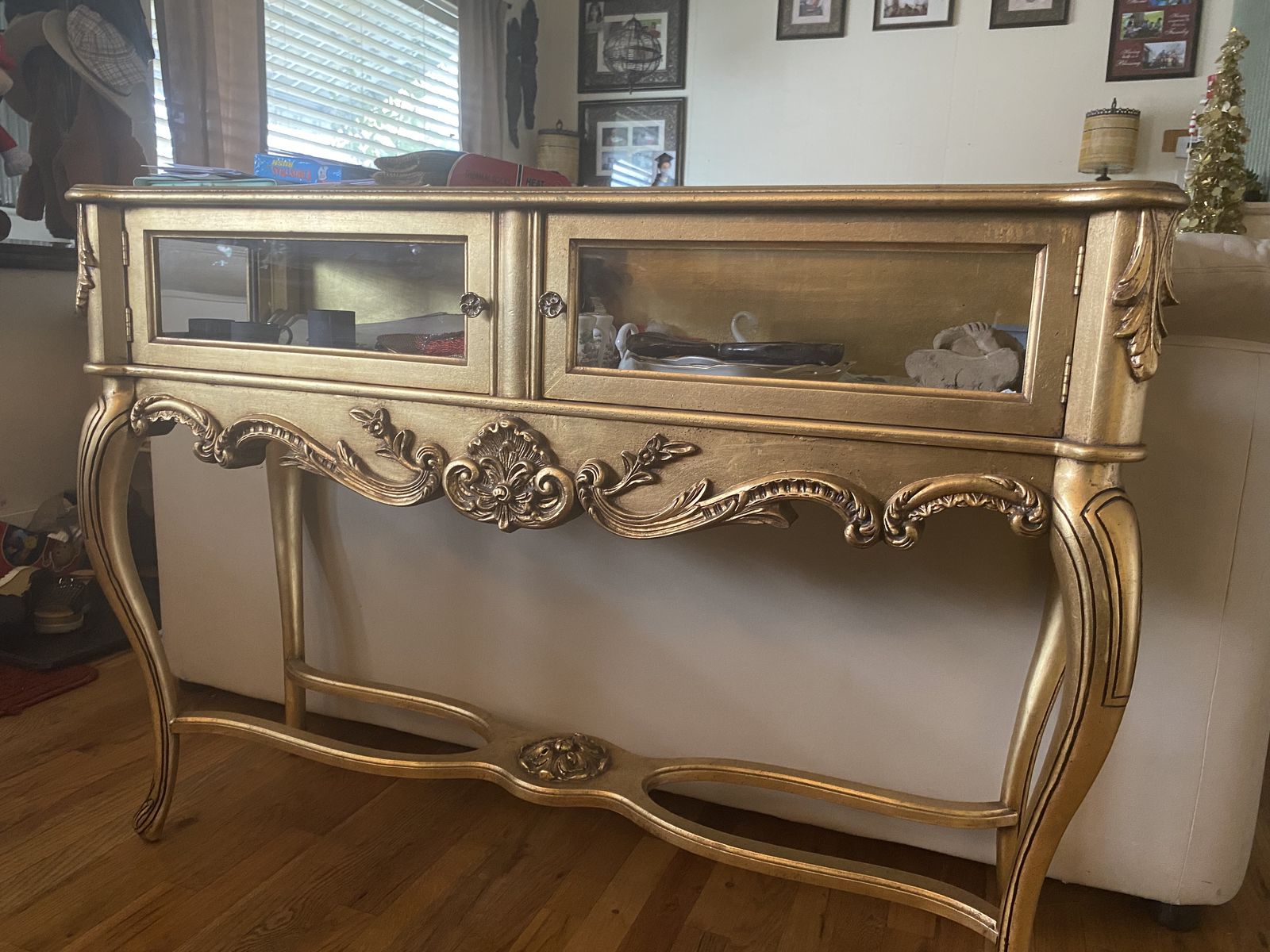 Beautiful sofa table/ display case and coffee table