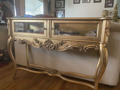 Beautiful sofa table/ display case and coffee table