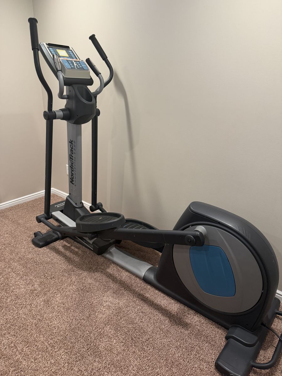 Elliptical NordickTrack Commercial 1300