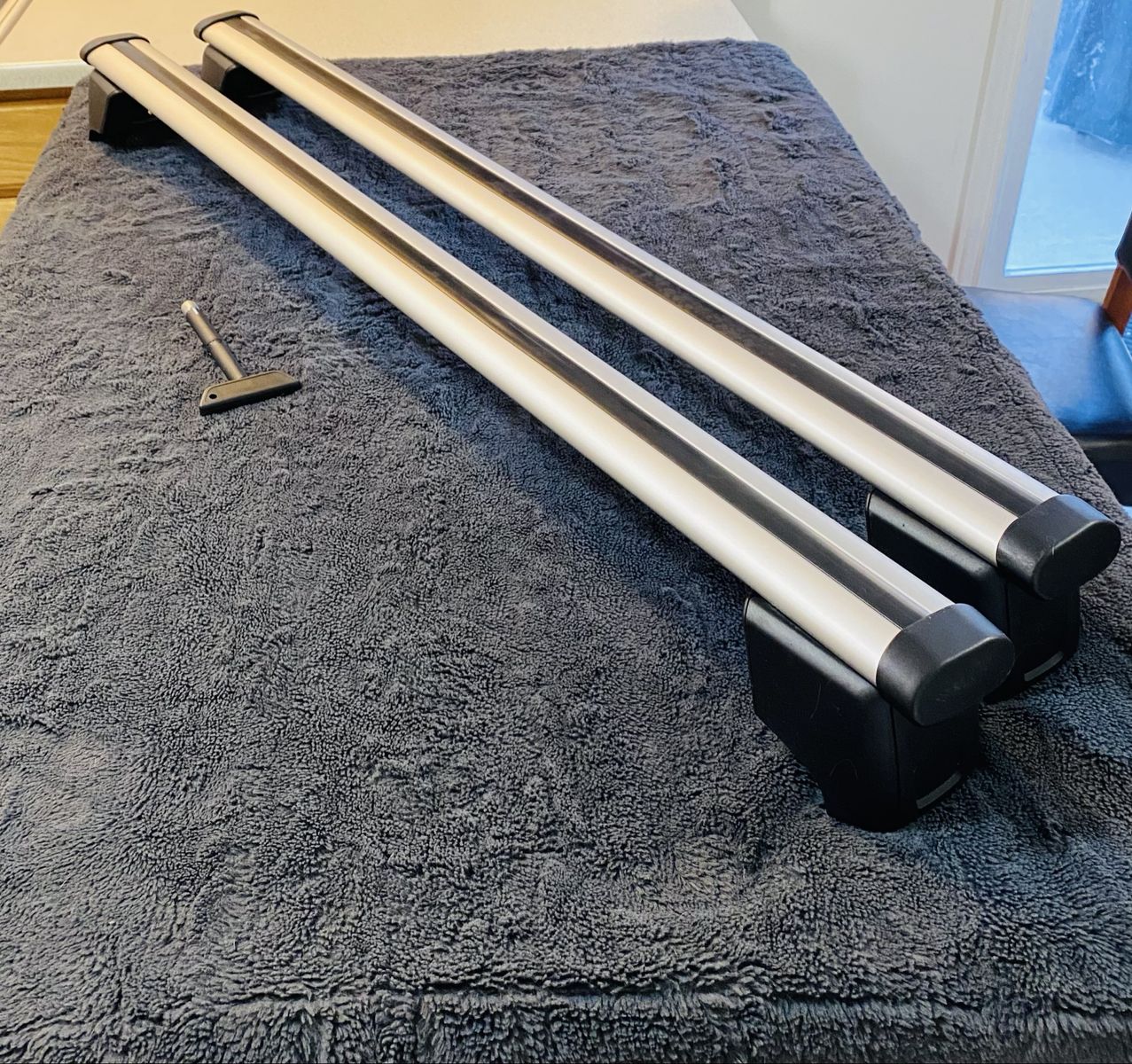 OEM Audi Q5 Roof Rack Cross Bars 2009-2017 - Complete with KEY