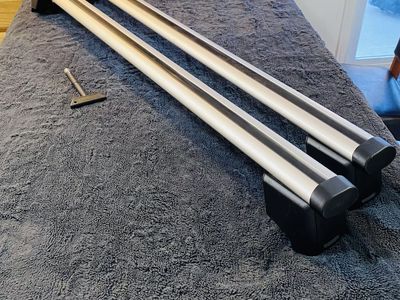 OEM Audi Q5 Roof Rack Cross Bars 2009-2017 - Complete with KEY