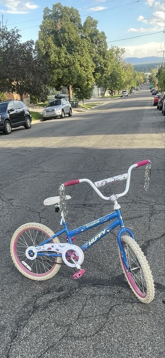 Huffy Sea Star girls bike with 20" wheels. Almost new 