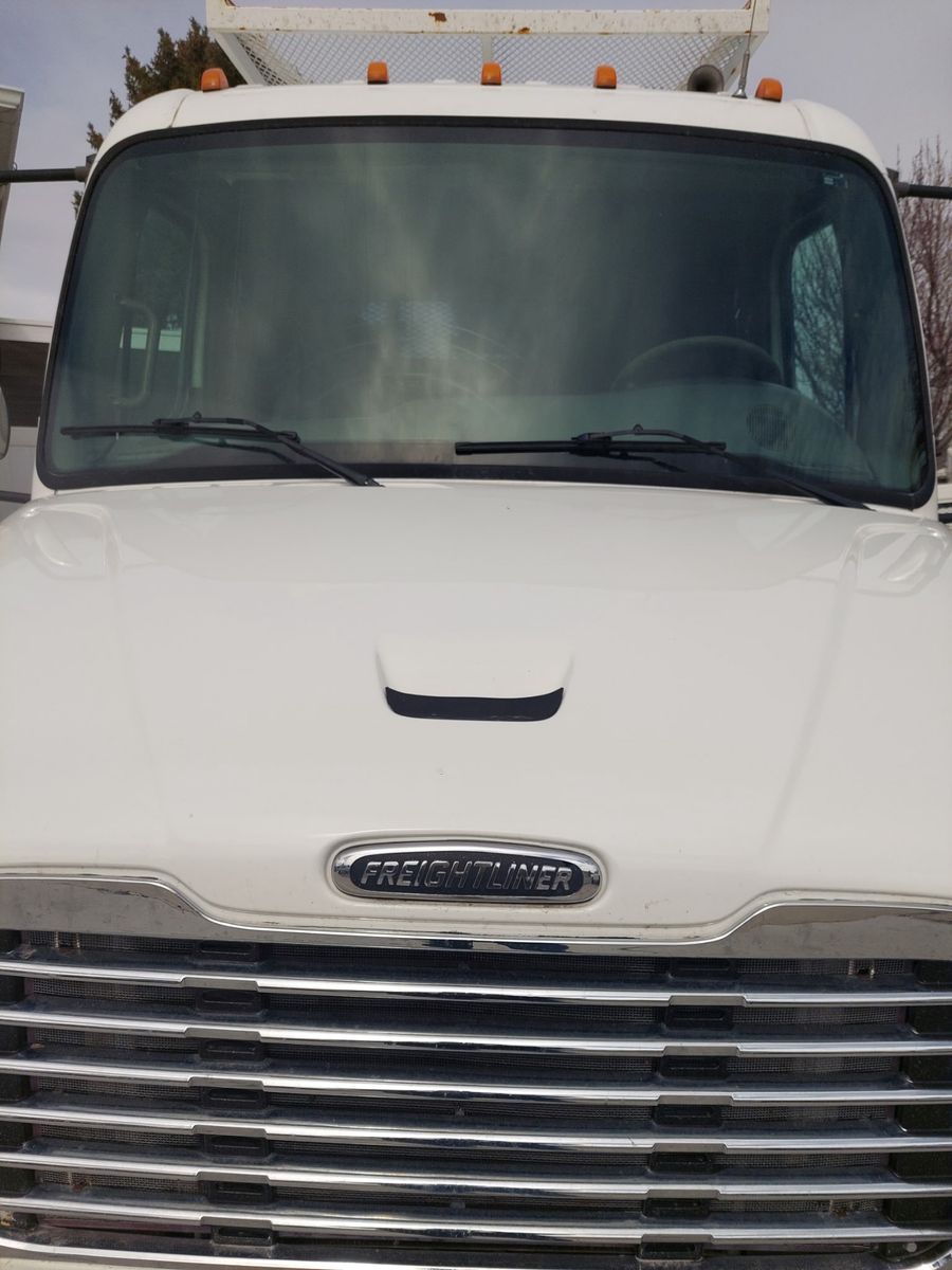 2004 Freightliner M2 106 