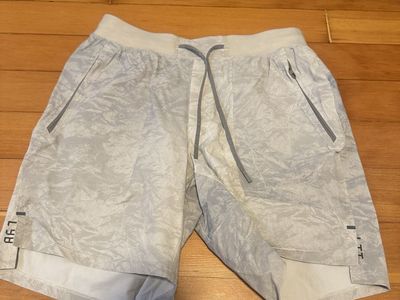 Lululemon men’s License to Train Linerless Short 7" Medium
