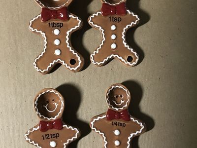 Pier 1 Imports Gingerbread Men Christmas Ceramic Measuring Spoons