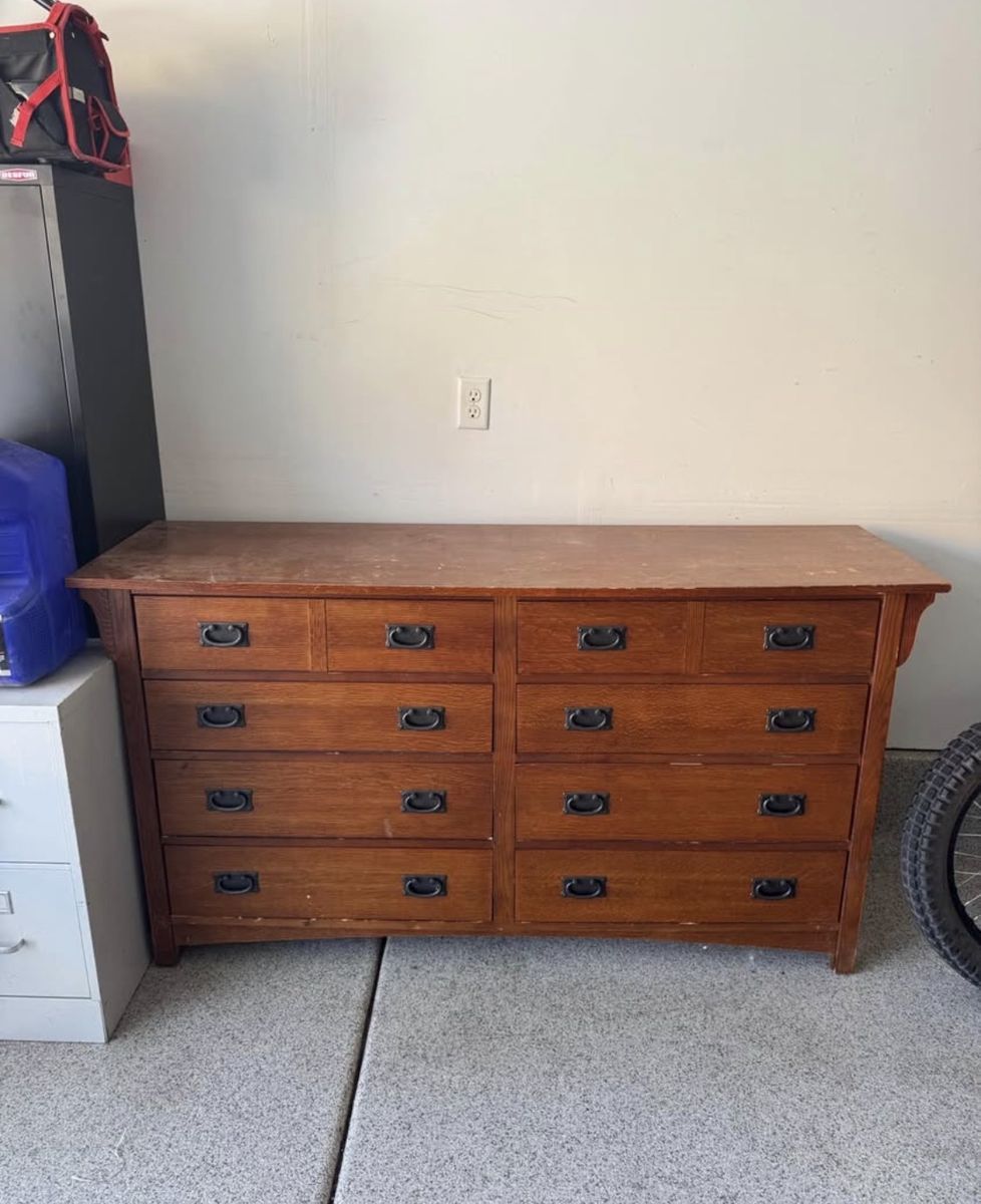 Solid wood Bassett Furniture 6 drawer with mirror
