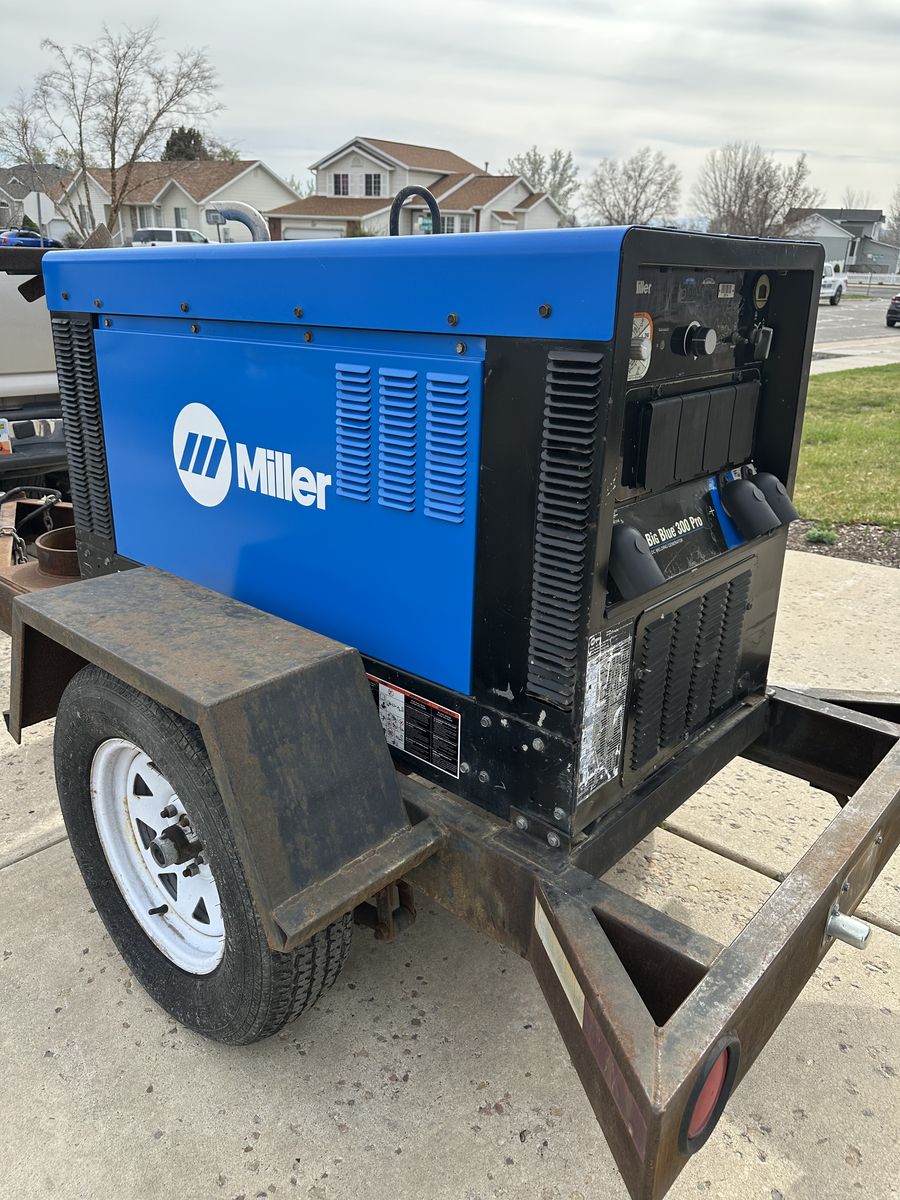 Miller Electric BIg Blue 300 Pro Welder