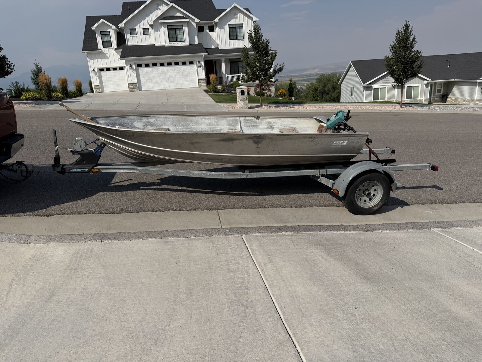 21’ Escort boat trailer