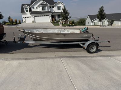 21’ Escort boat trailer