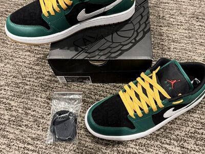 Air Jordan 1 Low SE Christmas Edition, Size 10.5