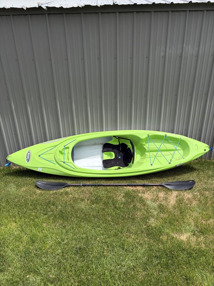 Pelican Trailblazer Kayak - 10 ft - Key Lime, Includes Paddle
