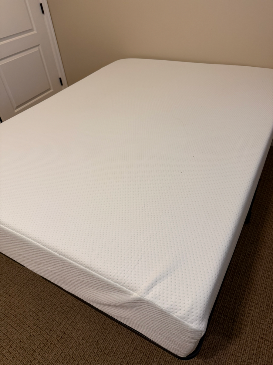 Zinus Memory Foam Mattress with Metal Frame (Queen)
