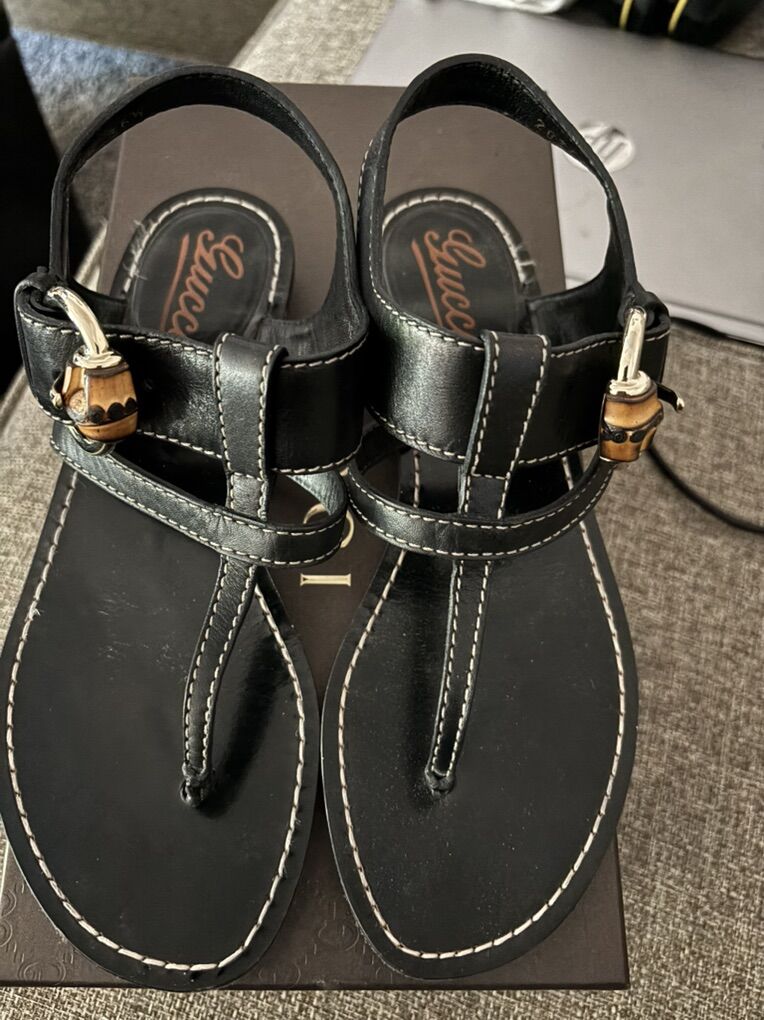 Beautiful Womens Gucci Sandals Size 5.6-6