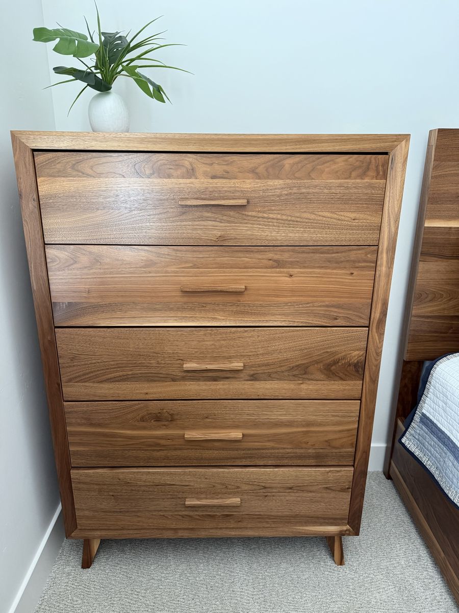 Mid-Century Modern 5-Drawer Dresser