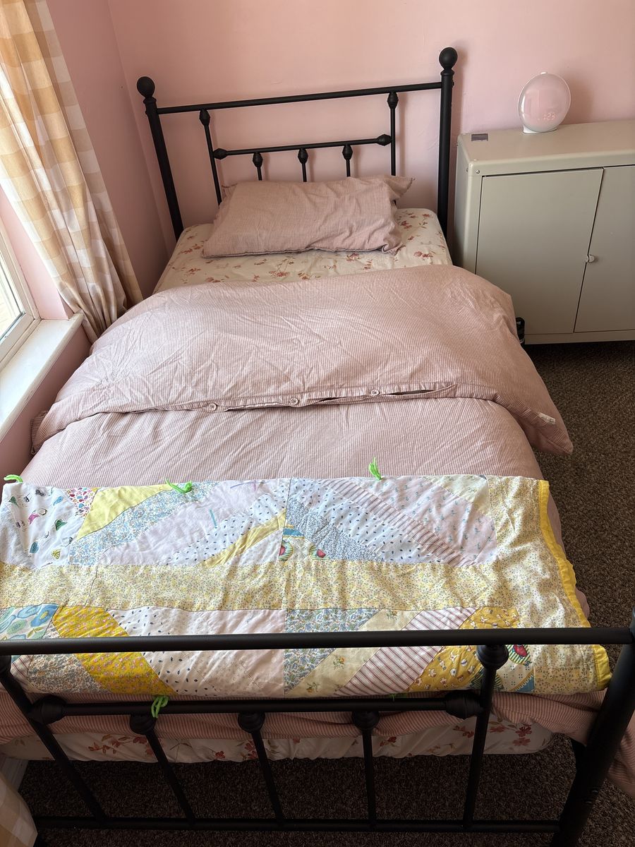 Metal Bedrame AND mattress