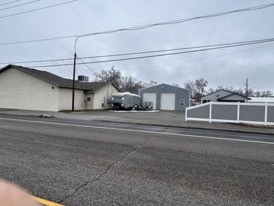 Rent Blackfoot High bay Shop with storage or commercial use with foyer, bathroom, parking.