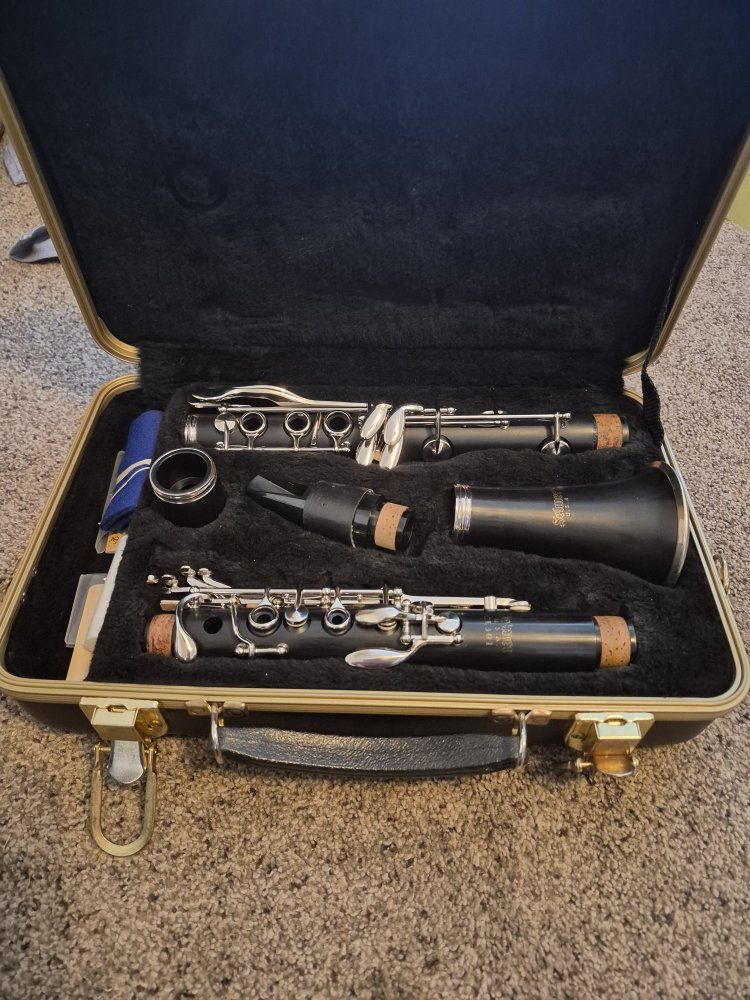 Selmer Clarinet with Warranty 